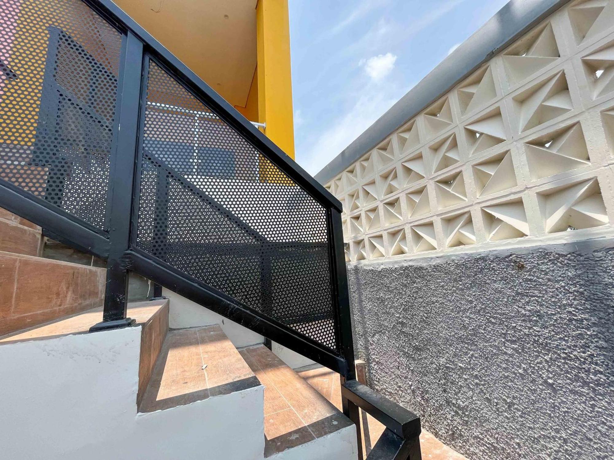 Sans Hotel Premiere Majapahit Semarang Luaran gambar